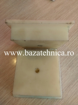 Suport din poliamida cu frezare 100 x 100 x 25 mm