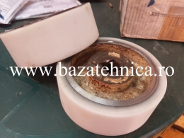 Acoperire role cu poliuretan fi 140 x 125 x 50 mm